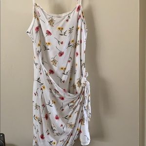 Women’s White short dress with flower print size M
